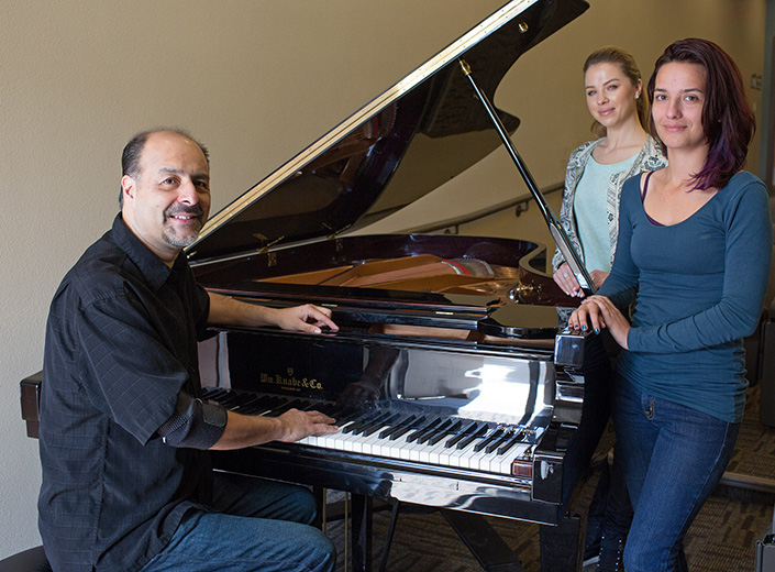 piano player and his students